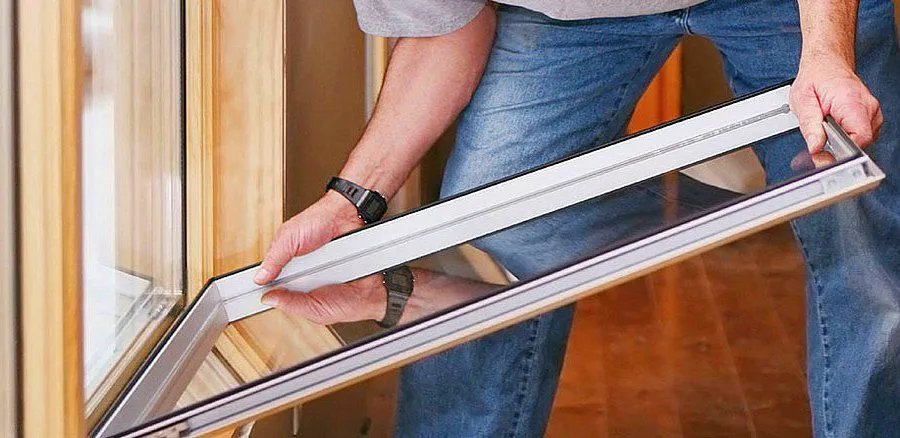 Монтаж витринных стекол