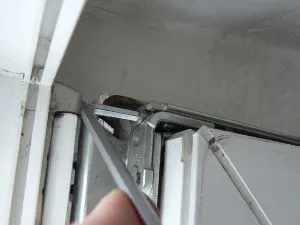 Регулировка балконных дверей