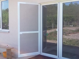 Москитные сетки на двери